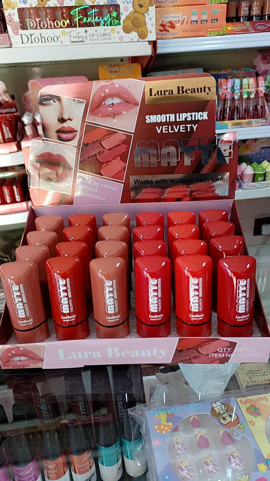 رژ جامد مات برند لورا بیوتی۰۰۲