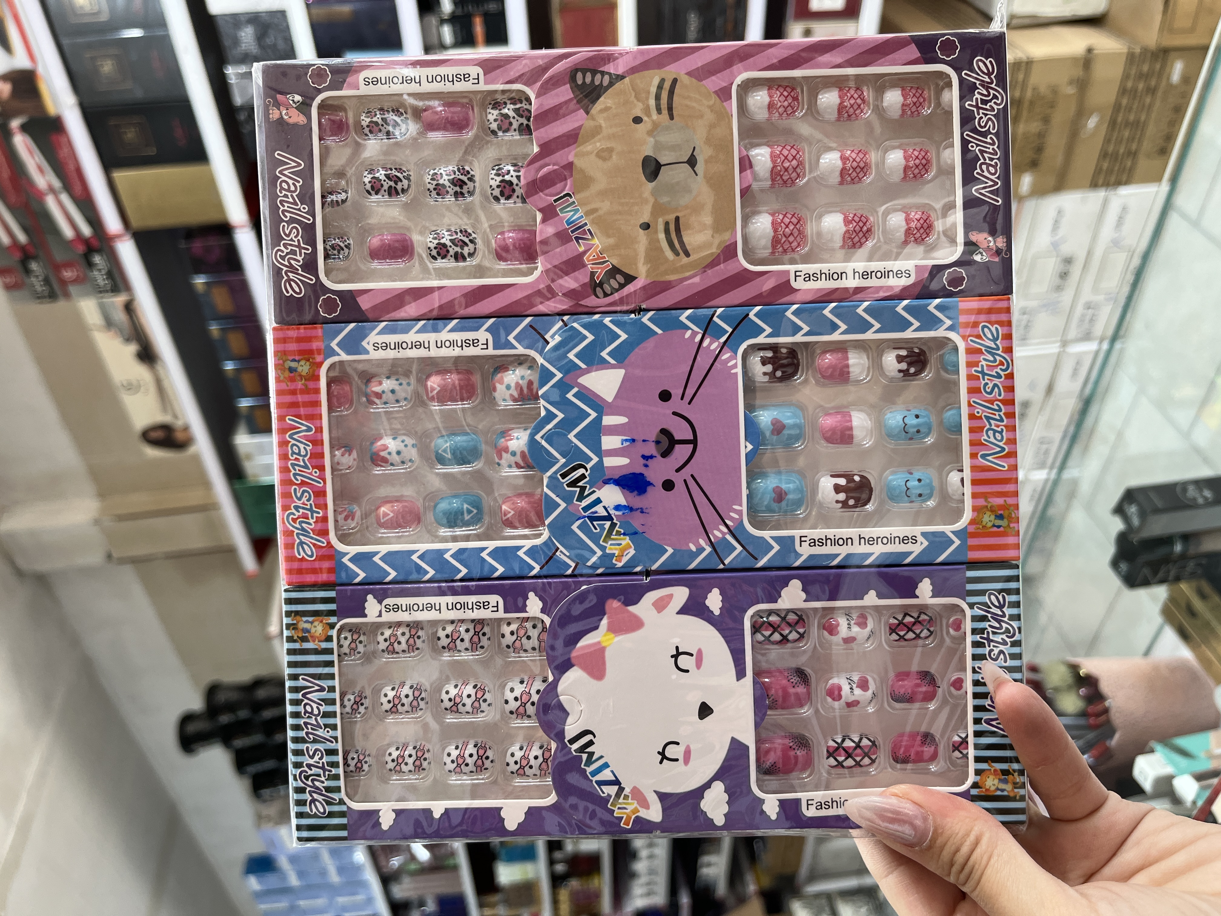 ناخن فانتزی طرح دار بچگانه